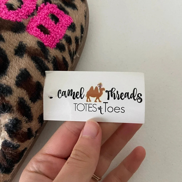 NWT | Camel‎ Threads women’s leopard BOSS slippers — size small/medium (39-40) - Picture 4 of 5